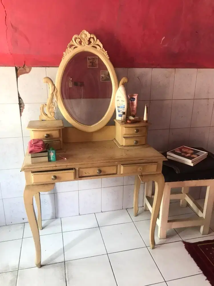 Meja rias kayu ala prancis