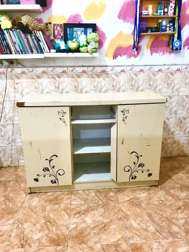 Meja televisi partikel board
