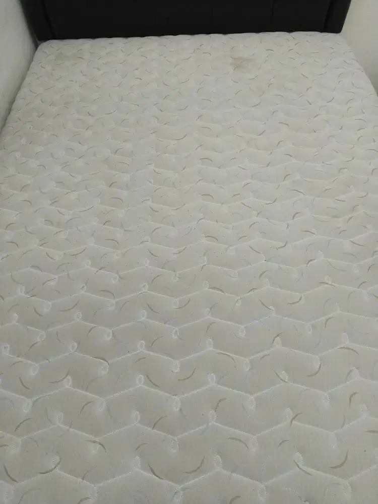 Springbed kualitas premium merek BELLA PLATINUM.