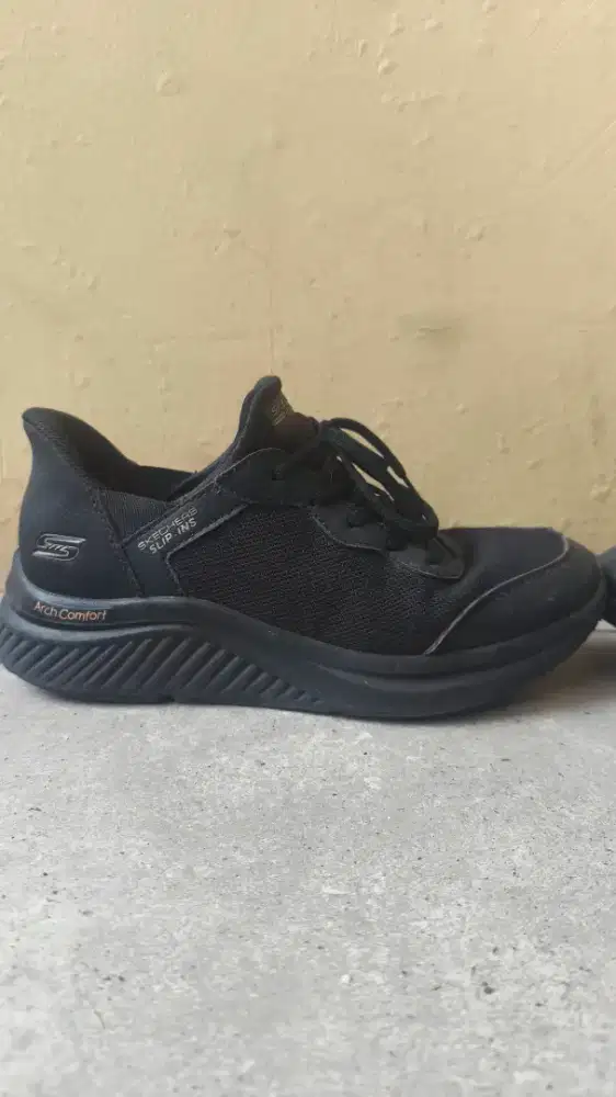 Sepatu Skechers Wanita