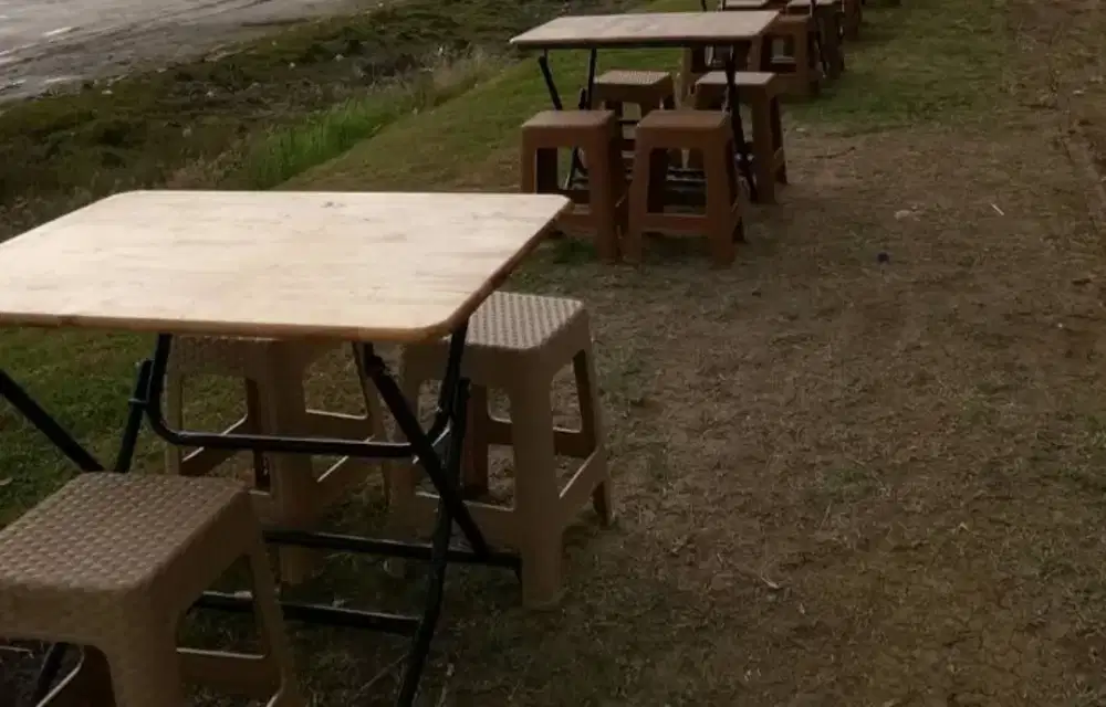 Meja lipat kayu