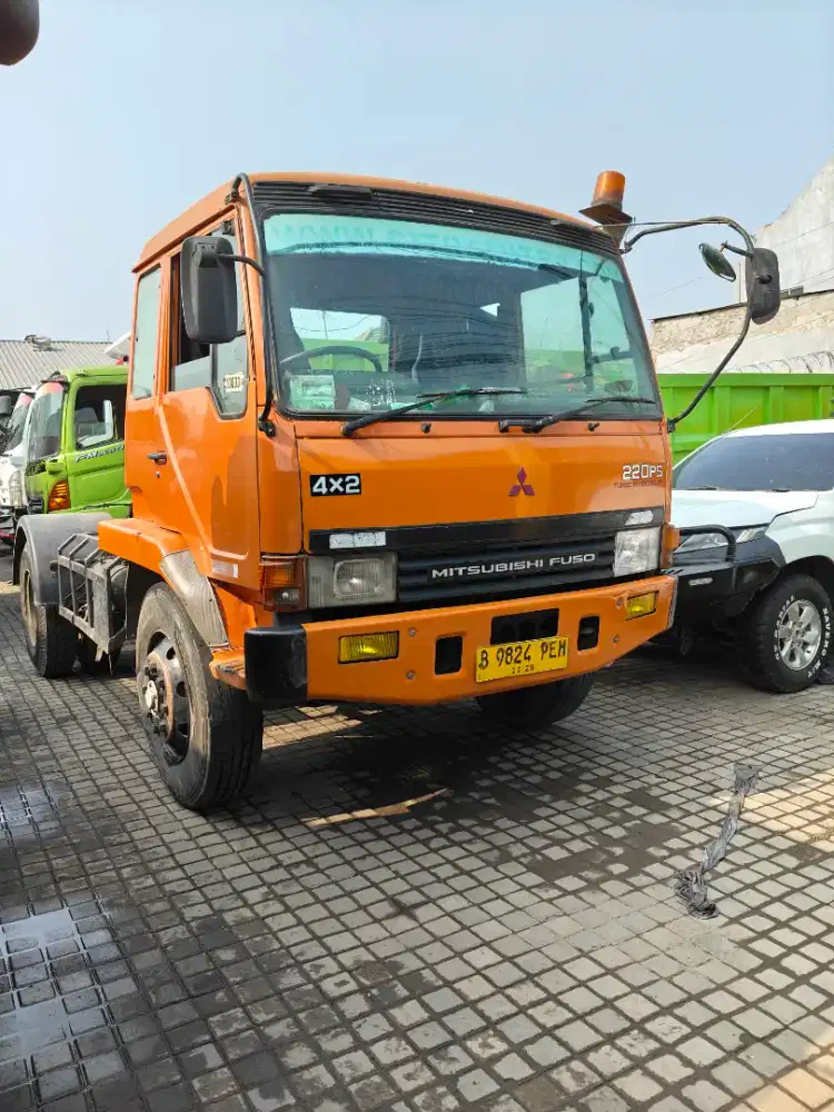 Head trailer Mitsubishi 220 PS