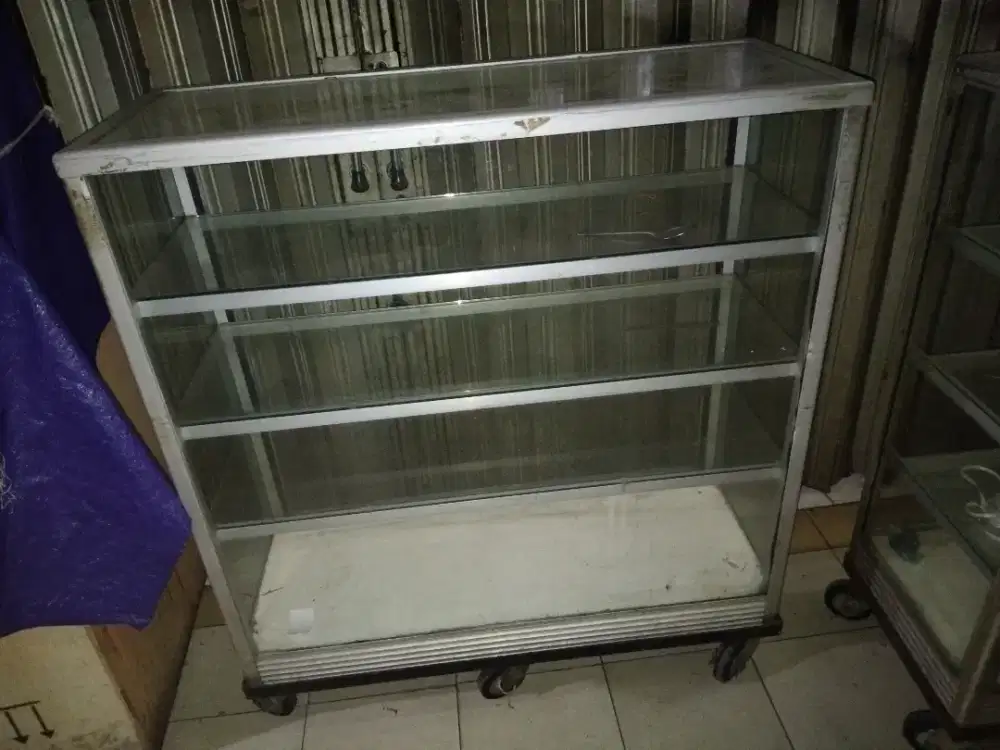 Etalase ada 5 unit