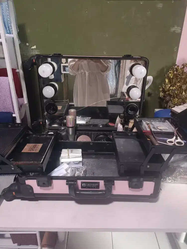 Armano Caruso Milan Beauty cash make up