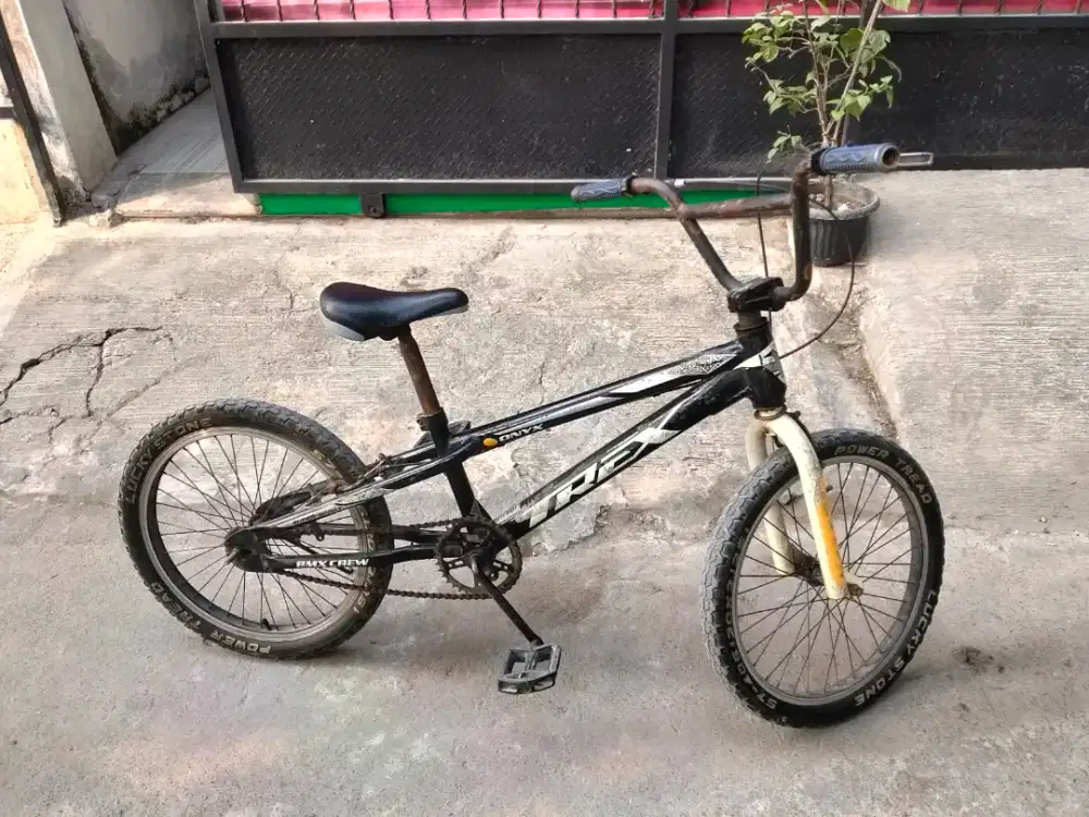 sepeda BMX anak