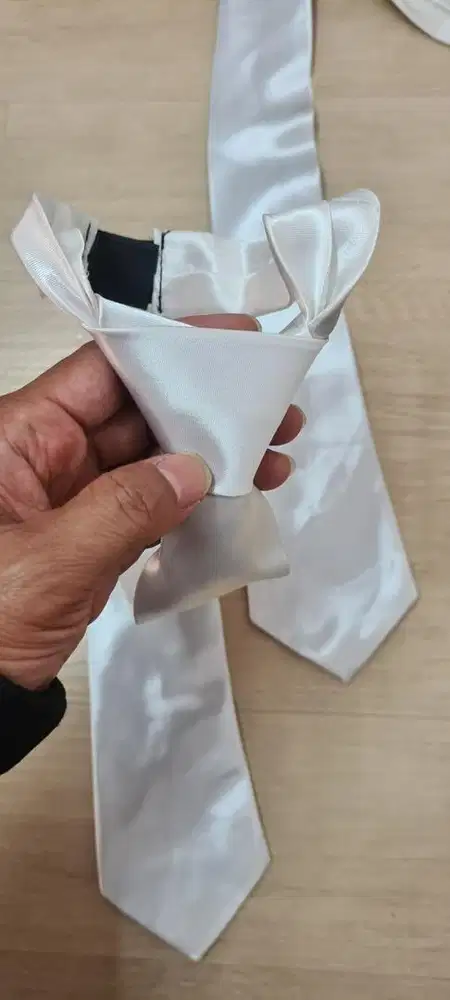 Dasi formal kantoran pria premium satin putih, dasi instan panjang
