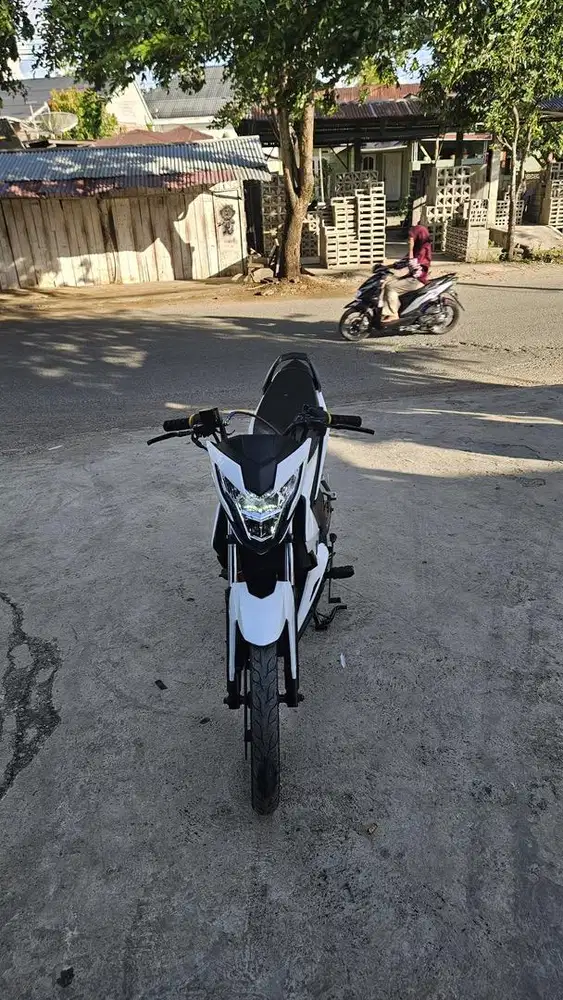Honda sonic putih itam kondisi mulus