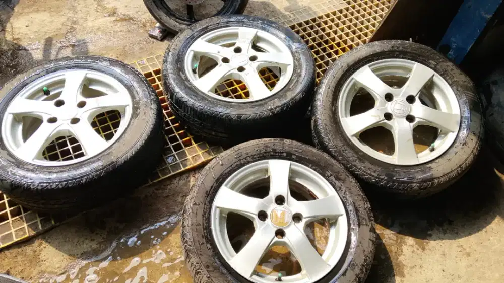 Velg plus ban Honda Brio original