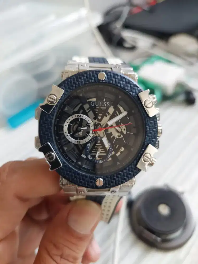 Jam tangan Guess