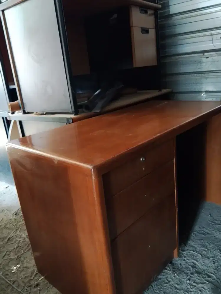 Meja kantor, meja kerja multiplek