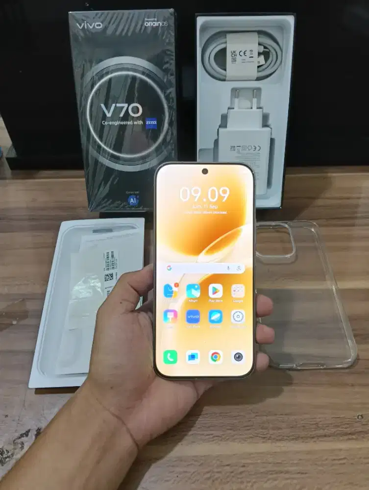 Vivo V70 5G ram 12/256gb seken murah dan masih mulus banget