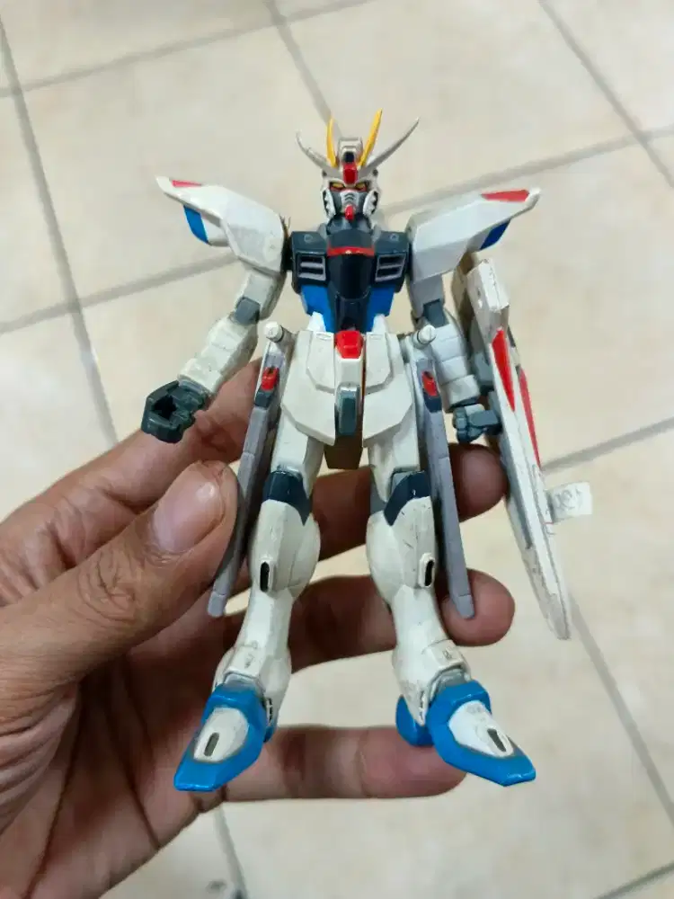 Gundam Seed Freedom bahan vinyl 4.5inch bandai