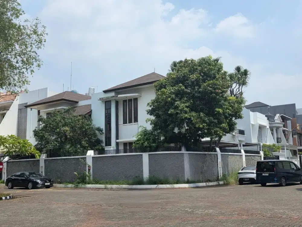 Rumah Villa Gading Indah Kelapa Gading LT 570 LB 800 Hook Swimming Pool Eksklusif Hrg Menarik