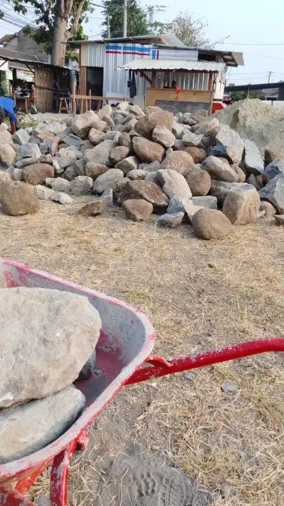 Batu pondasi merapi