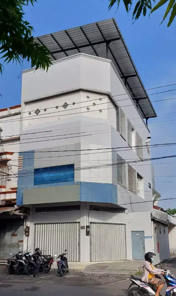 DISEWAKAN RUKO 3 LANTAI LOKASI STRATEGIS UNTUK USAHA & PERKANTORAN