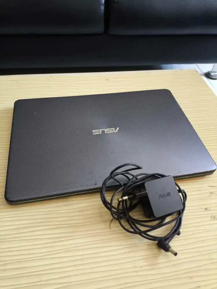 Laptop bekas Asus rusak set lengkap