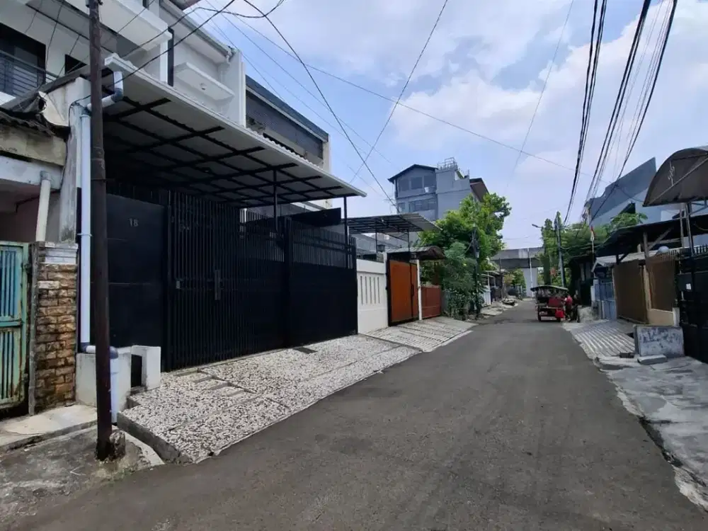 Dijual Cepat Rumah mewah 3 lantai siap huni , strategis di Kayu Putih, Jakarta Timur