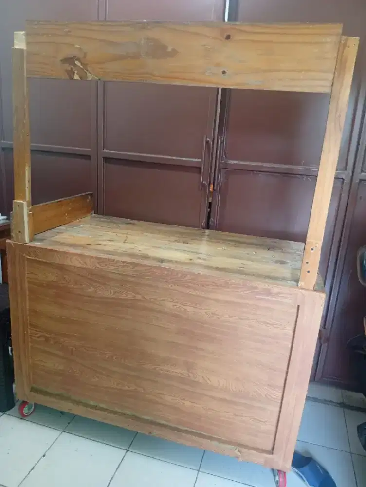 Gerobak kayu ada roda