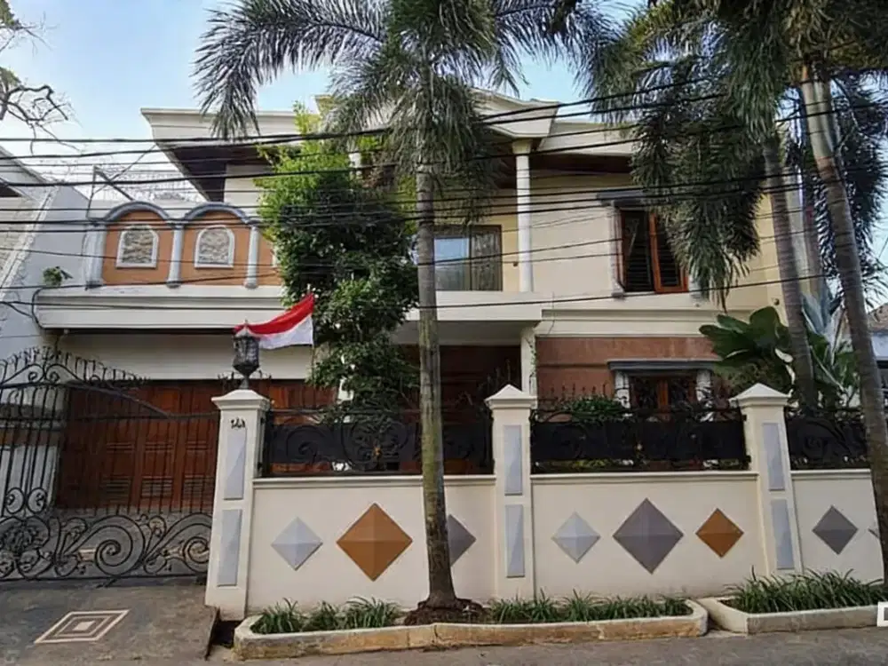Dijual Rumah Mewah yang Asri di Jl Kemang V - Jakarta Selatan