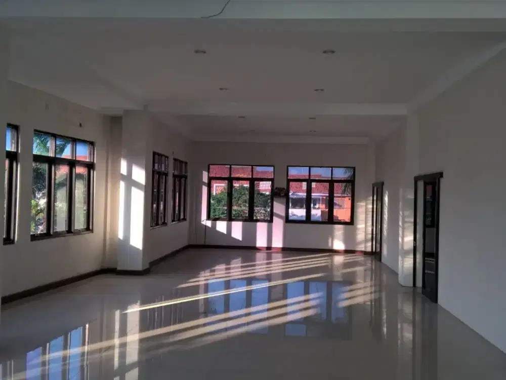 KANTOR 3 LANTAI DISEWAKAN – BAYPASS NGURAH RAI