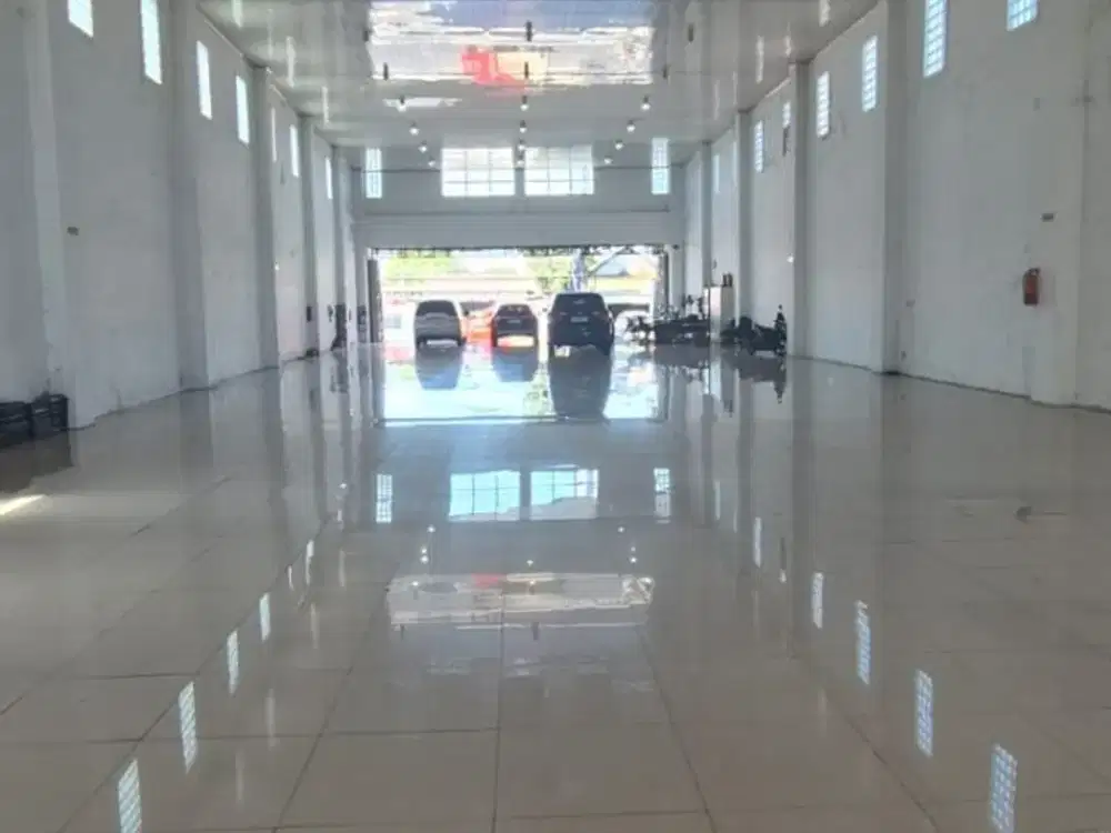 DISEWAKAN SHOWROOM AREA KARTASURA LUAS 1.200 M²