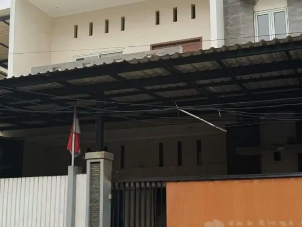 Rumah Hook Disewakan di Taman Palem Lestari Cengkareng