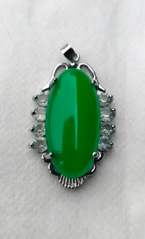Liontin Batu Natural Jadeite Jade Burma-A Dim 30X15X7mm BerCertificate