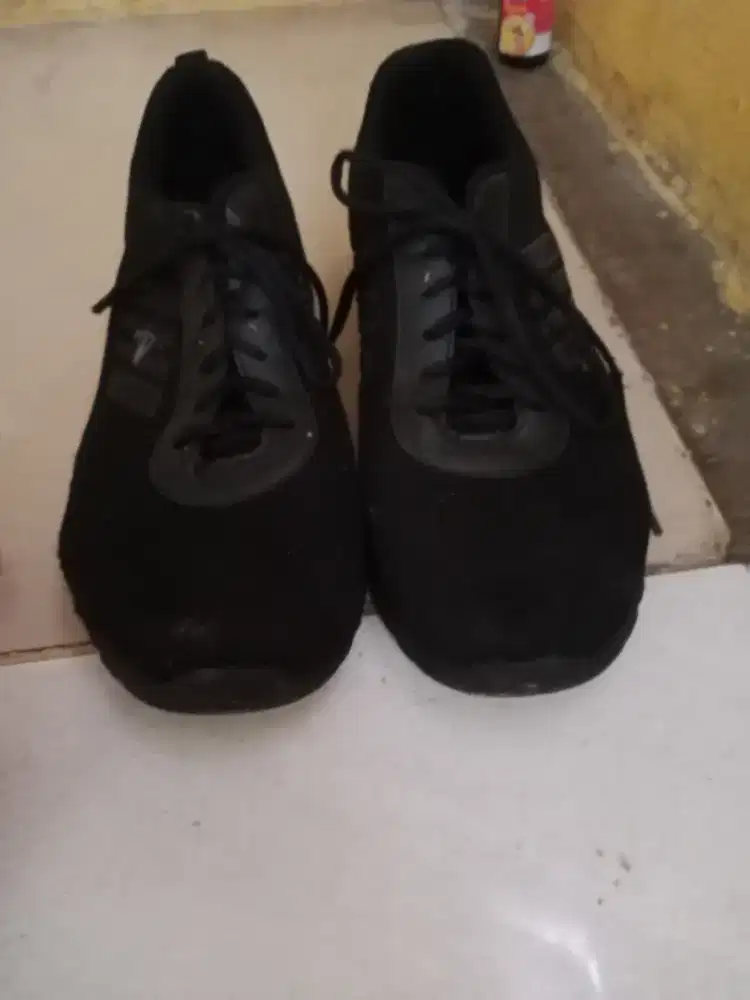 Sepatu second jakpus
