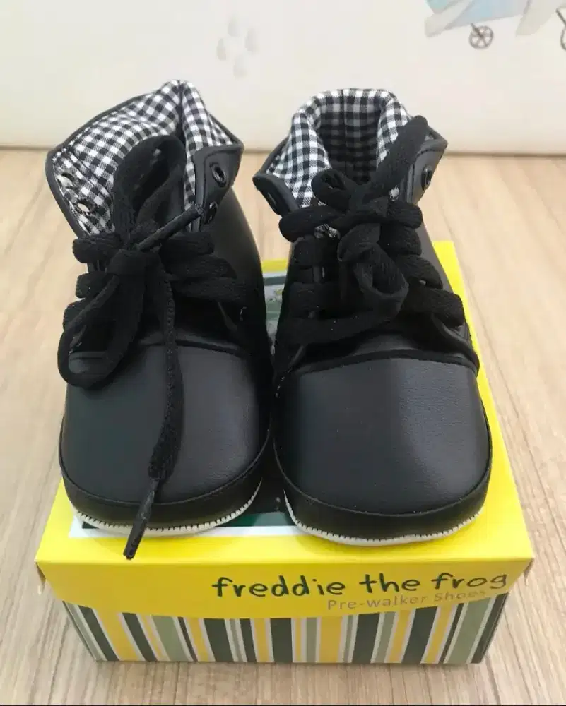 DIJUAL‼️ PRELOVED BAGUS 99.9% SEPATU BABY TODDLER  FREDDIE THE FROG