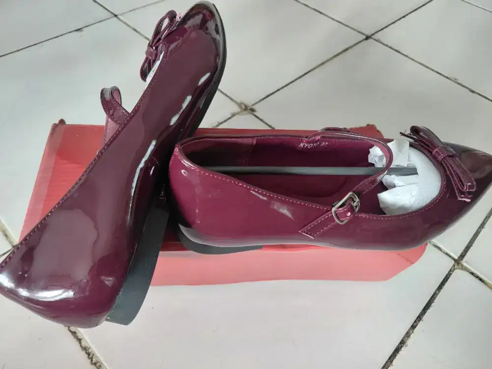 Sepatu model gaya