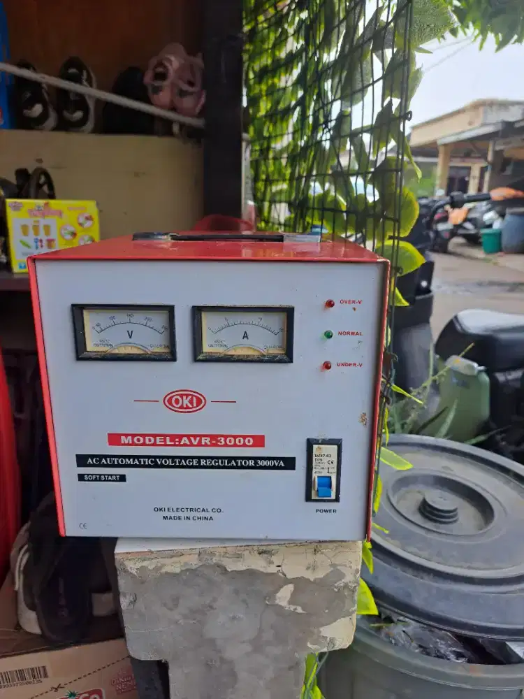 Stabilizer merk OKI model AVR-3000