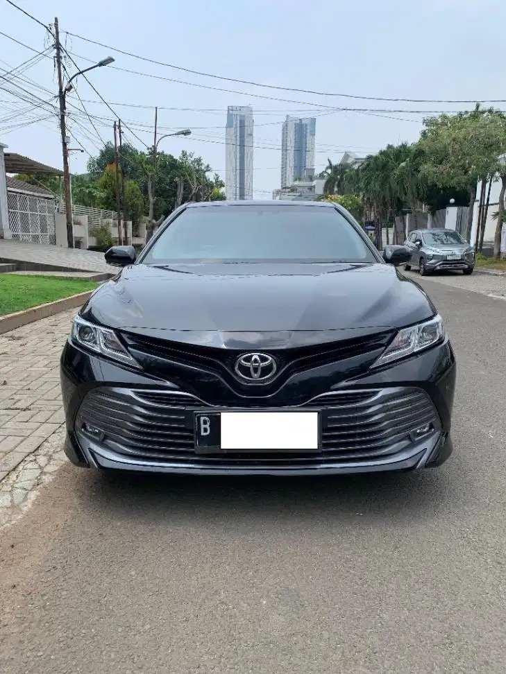 TOYOTA CAMRY 2.5 V AUTOMATIC 2021 (KM LOW RECORD)