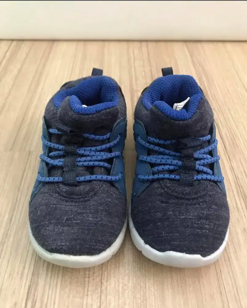JUAL‼️ PRELOVED BAGUS 99.9% SEPATU TODDLER Oshkosh Bjosh