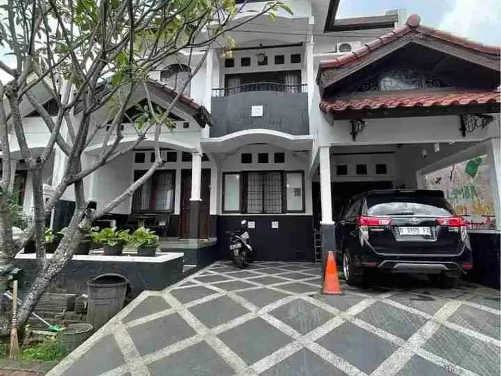 Dijual rumah 2 lantai di Pesona Khayangan Margonda harga 3,3 M nego luas tanah 200 meter