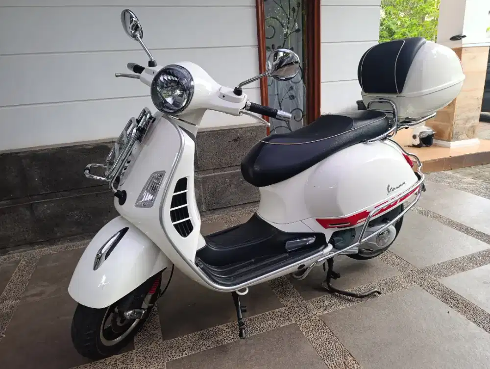Jual cepat Vespa GTS 150 th 2015