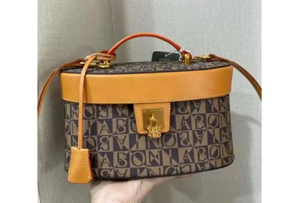 Tas bonia terawat like new