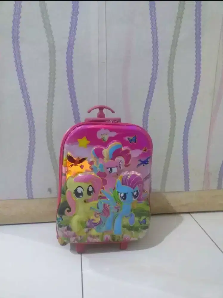 Tas sekolah anak gambar timbul