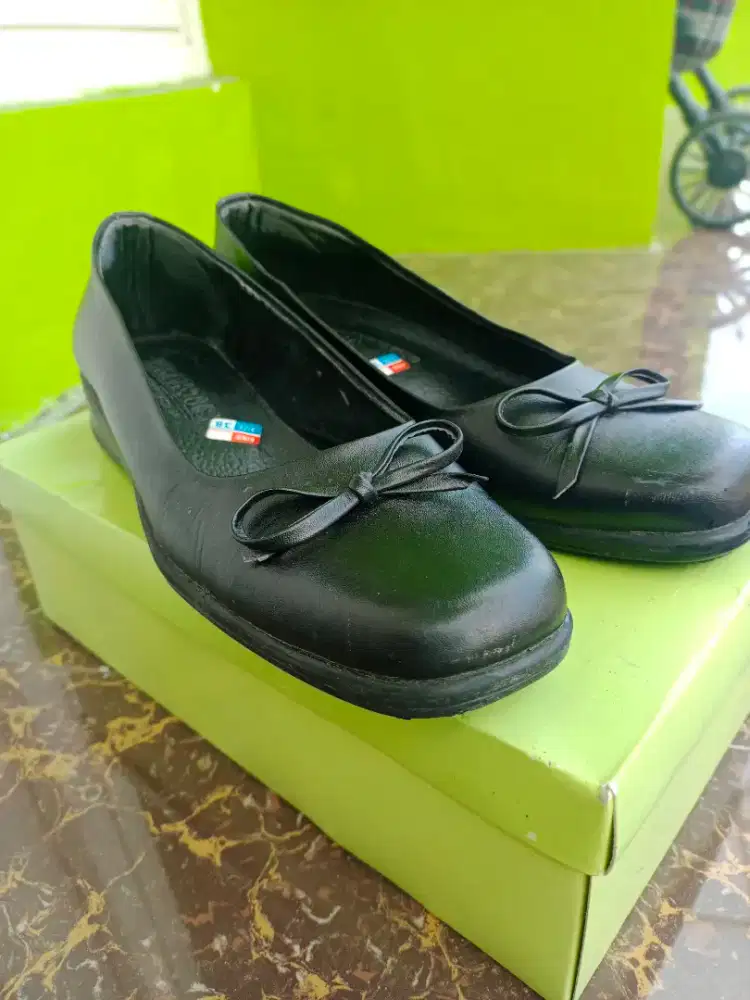 Vantofel Wanita Hitam