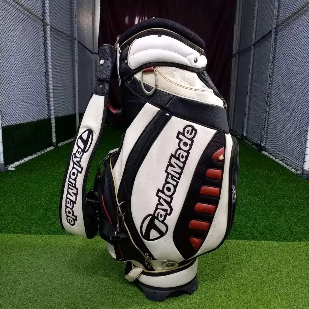Taylormade White On Black Golf Bag