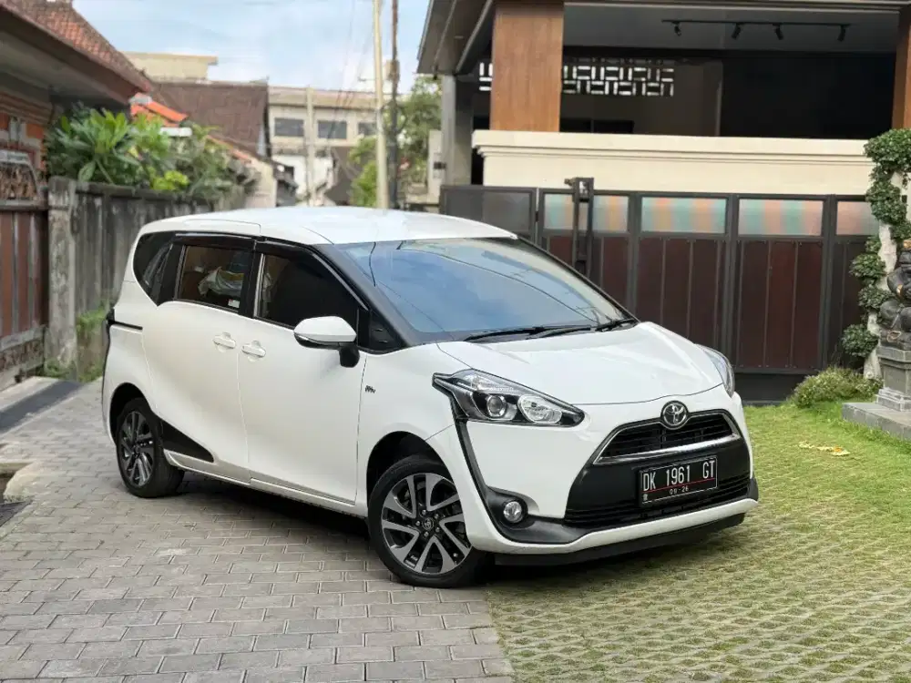 Toyota Sienta V 6MT AsliBali Low KM 20rb istimewa