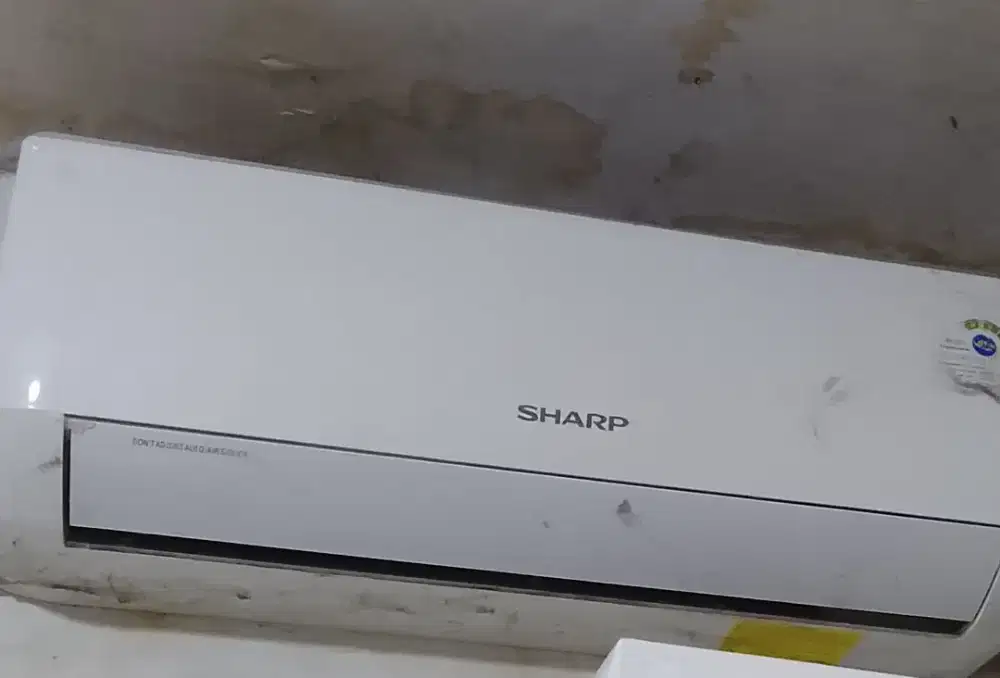 Di jual cepat AC 1/2 PK merk Sharp