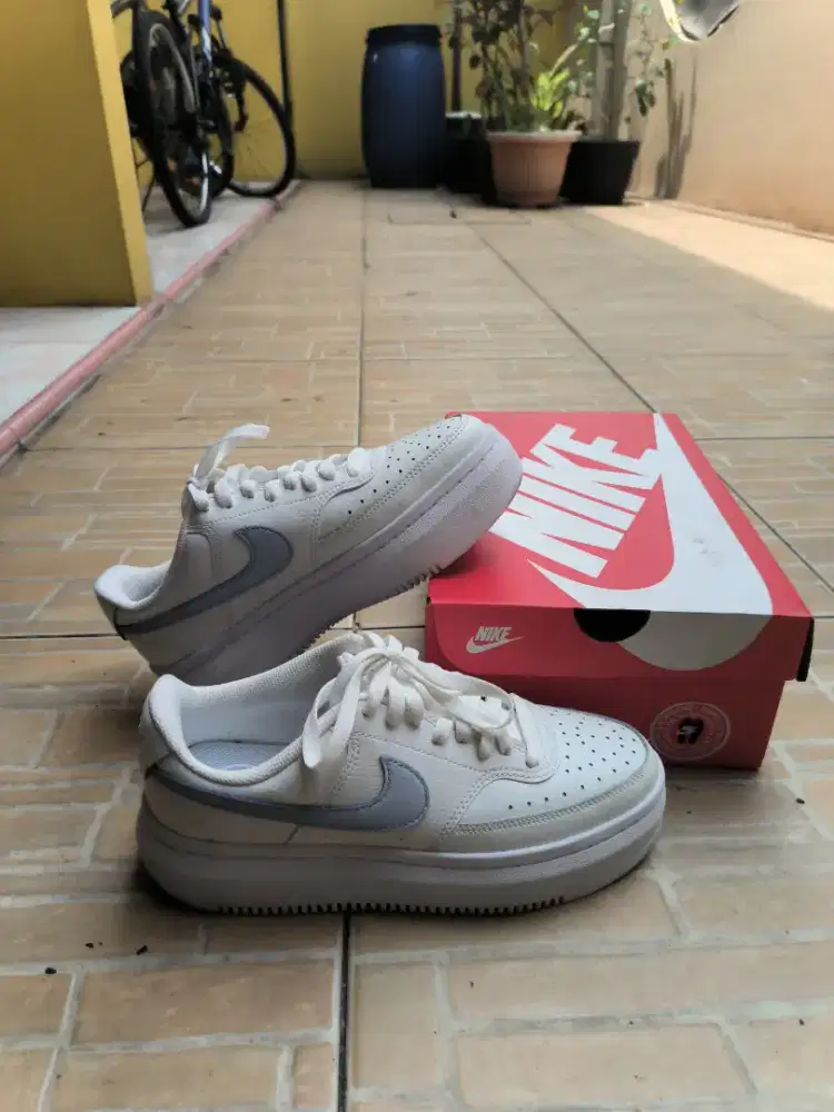 Original Nike women's court vision alta shoes ukuran 40 jual cepat aja