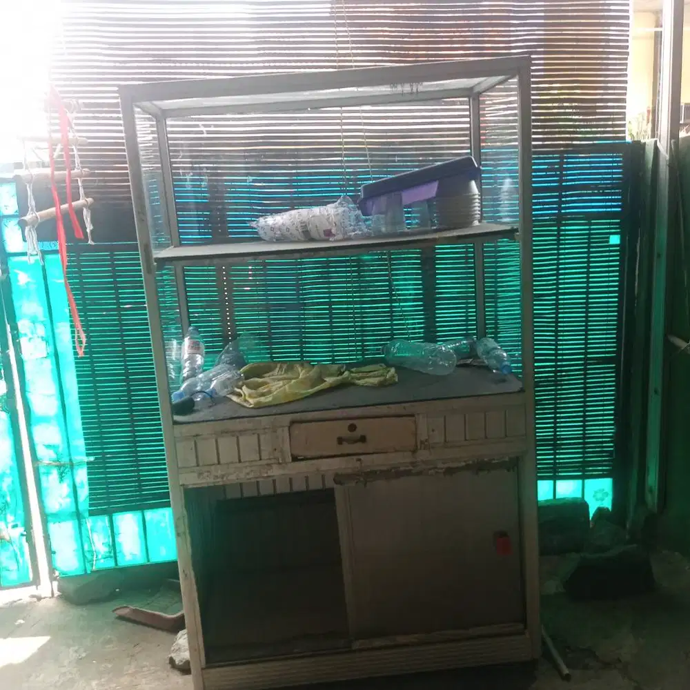 Etalase di jual cepat