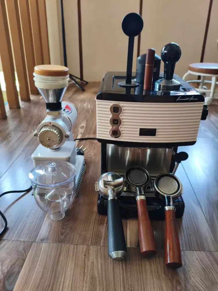 Mesin espresso dan grinder