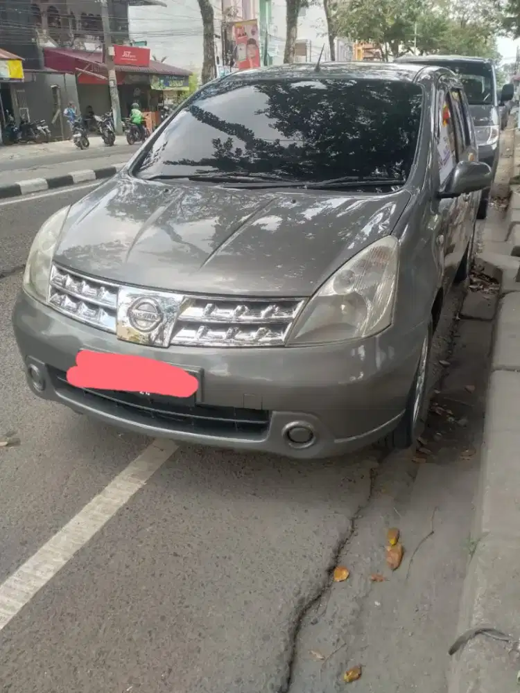 Di jual Nissan livina tahun 2008