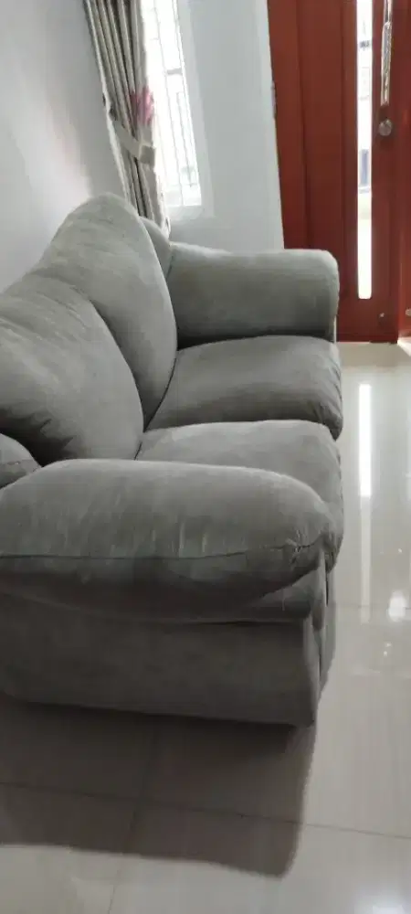 Sofa dijual kondisi bagus layak pakai.