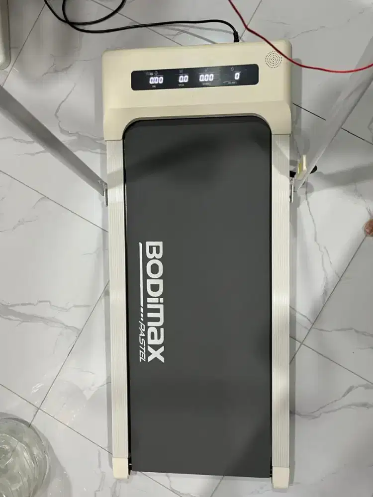 Alat Treadmill Bodimax Running Pad warna Ivory