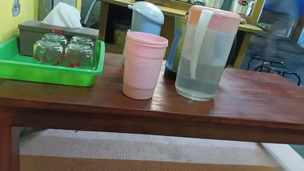DIJUAL MEJA MAKAN MASIH BAGUS