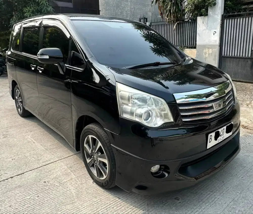 TOYOTA NAV1 A/T TYPE V 2013 HITAM