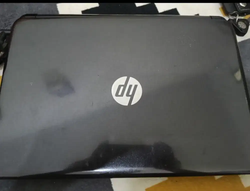 Laptop HP 14-r017TX (layar kedip)